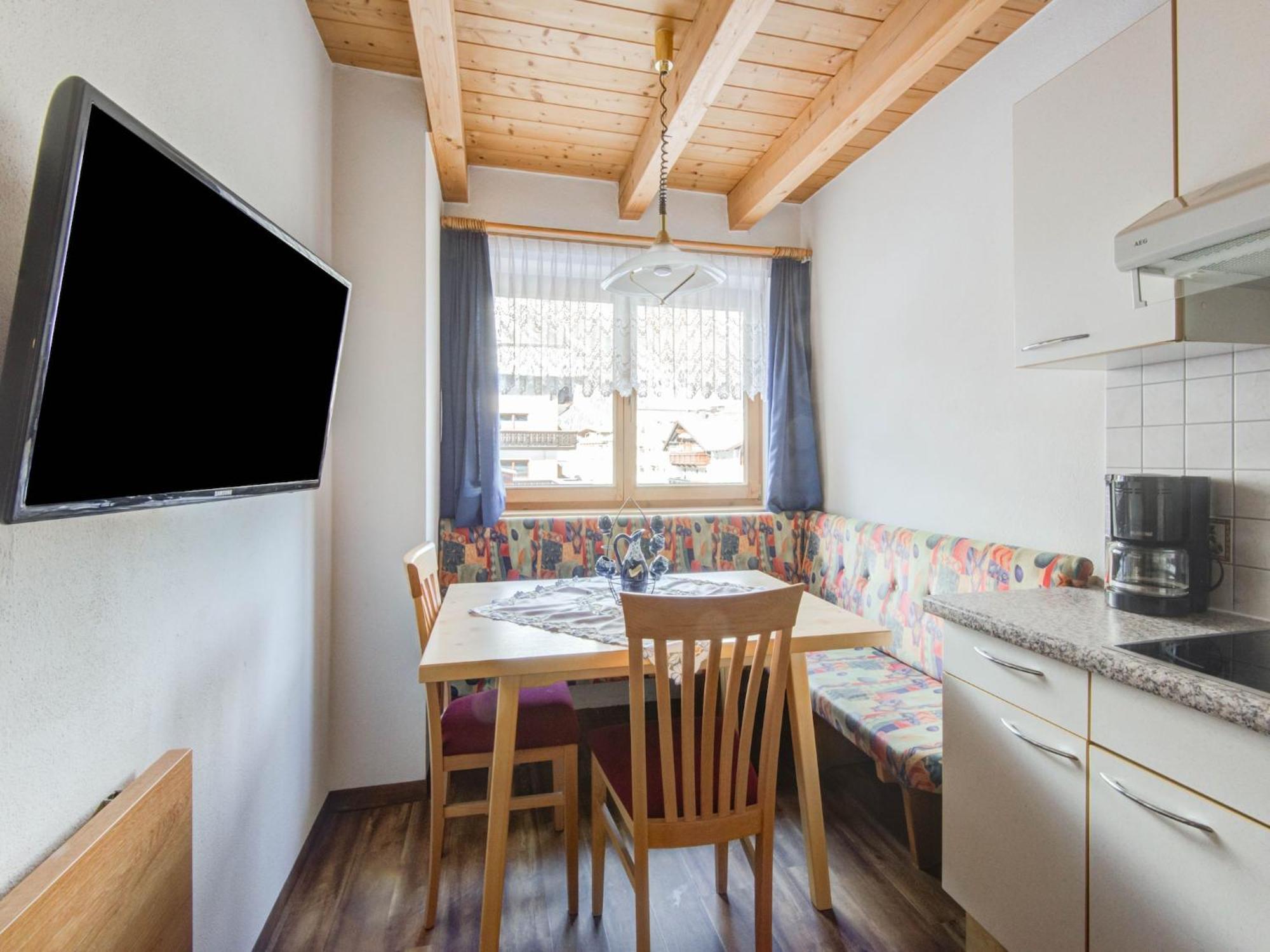 Comfortable Apartment In L Ngenfeld With Ski Storage Ленгенфельд Екстер'єр фото