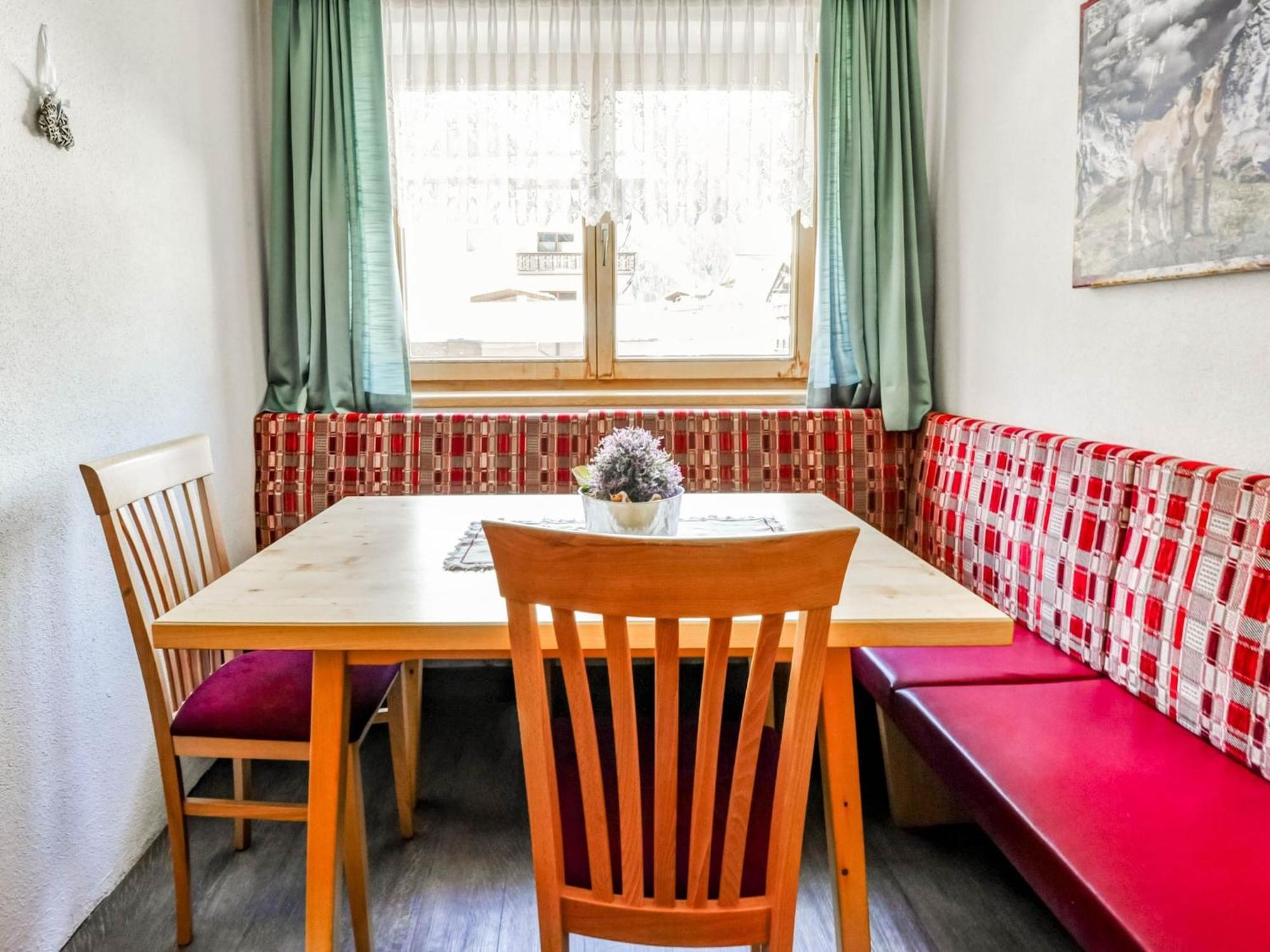 Comfortable Apartment In L Ngenfeld With Ski Storage Ленгенфельд Екстер'єр фото