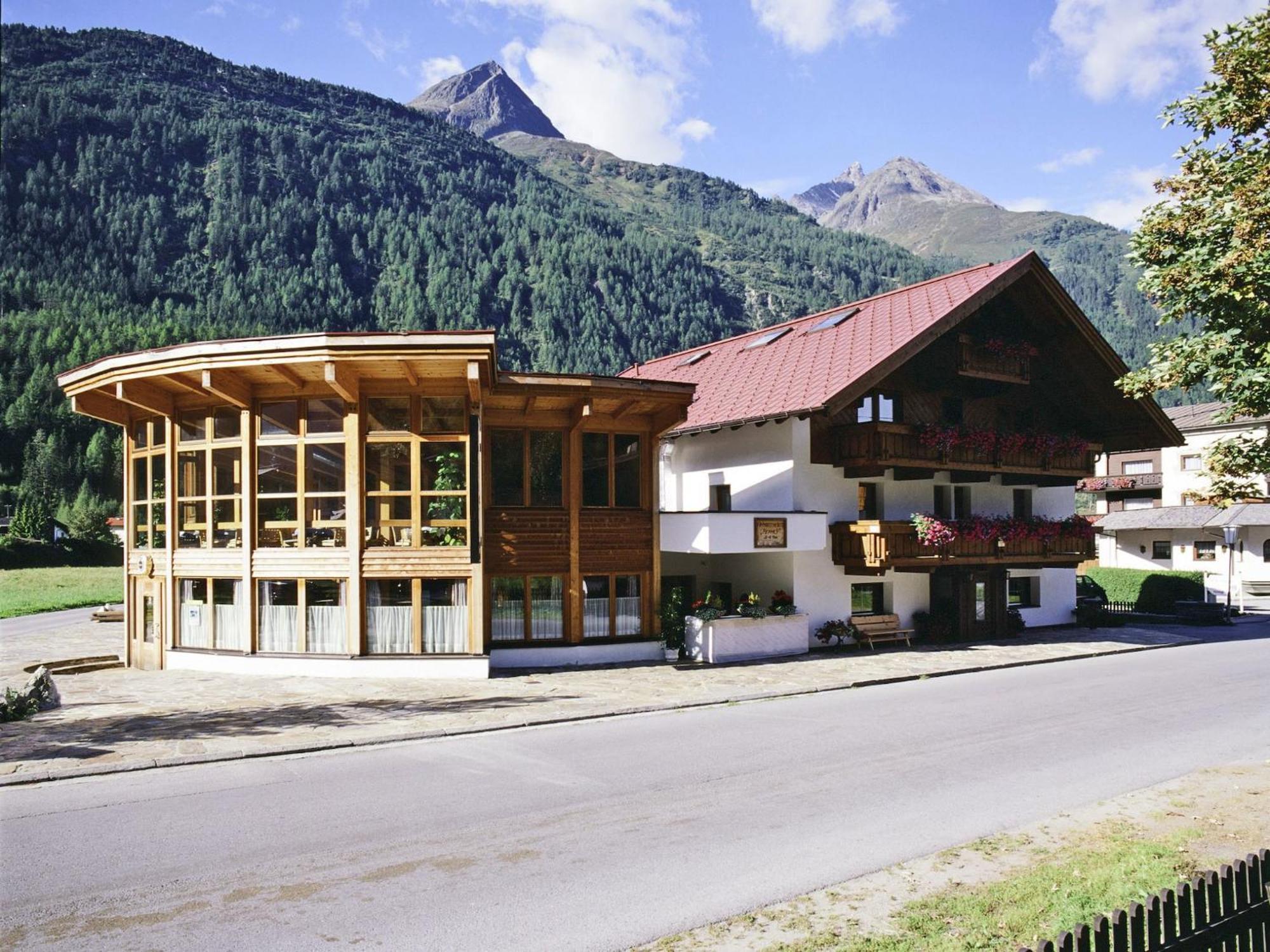 Comfortable Apartment In L Ngenfeld With Ski Storage Ленгенфельд Екстер'єр фото